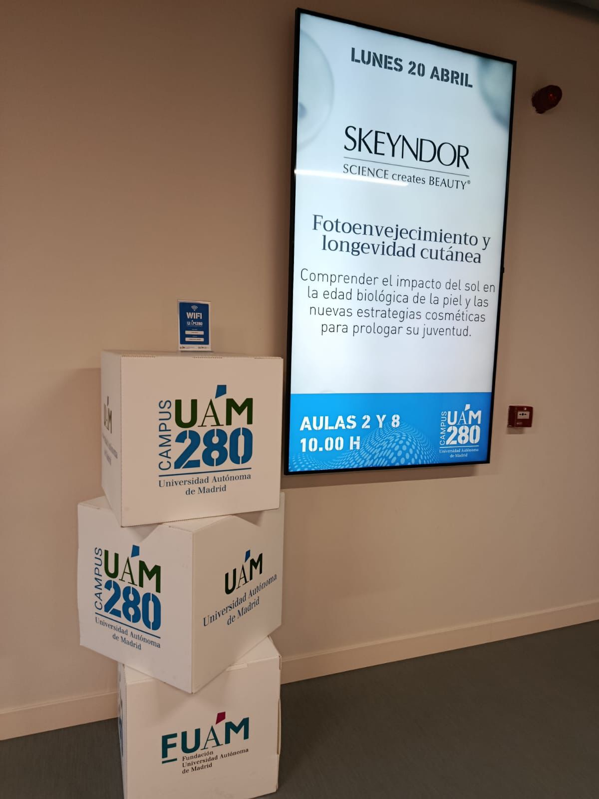 Dermocosmética y avance científico en la estética - cartel UAM Skeyndor